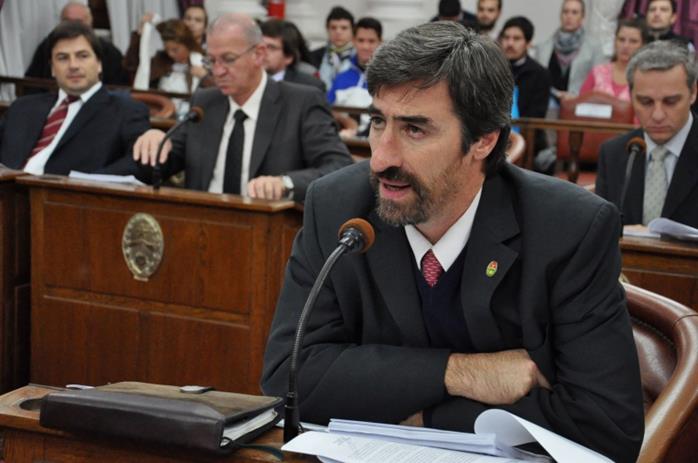 Giano salió a cruzar a Guzmán por criticar al gobernador