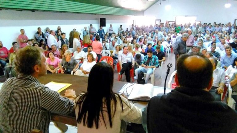 Radicales entre la ingenuidad, la demanda interna y la pelea con el PRO