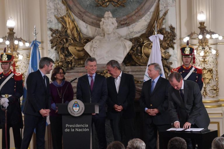 Bordet suscribió el Acuerdo Federal Minero