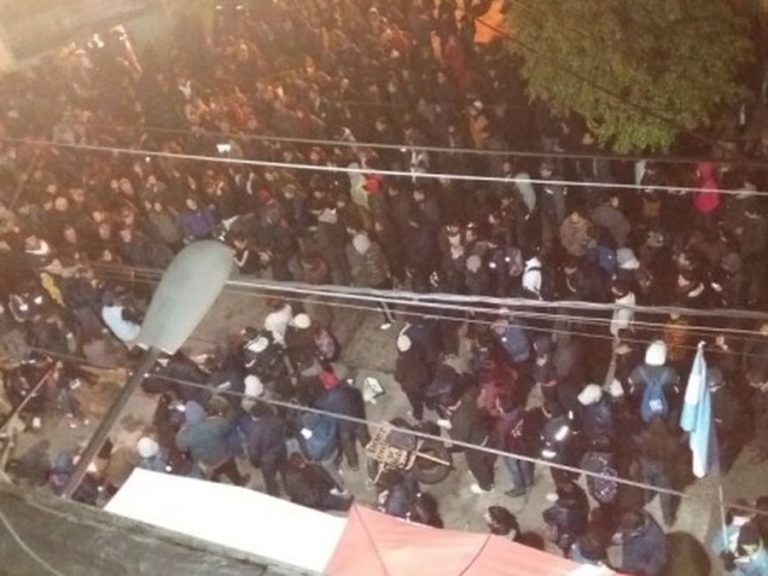 Multitudinaria movilización a PepsiCo evitó el desalojo de la planta ocupada