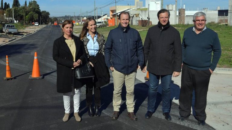 Bordet visitó Oro Verde e inauguró obras viales en Tezanos Pinto y Villa Fontana