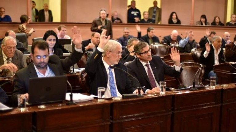 Cambiemos quiere perdonar la deuda de empresarios termales para vaciar el Ente Regulador