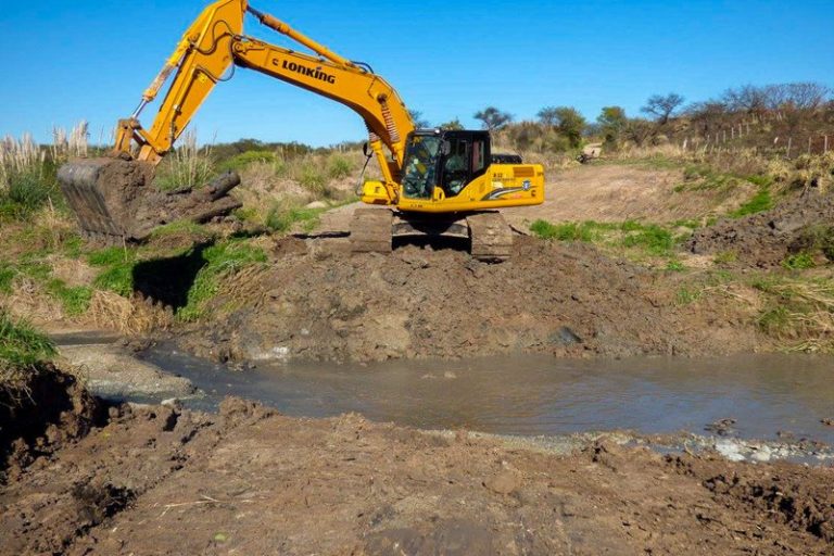 Vialidad trabaja en el mantenimiento de la red caminera de Paraná Campaña