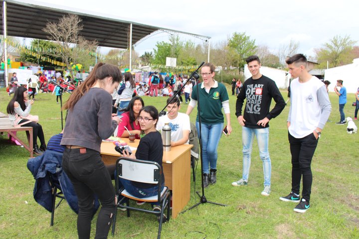 Feria departamental de proyectos en la escuela Vera Peñaloza