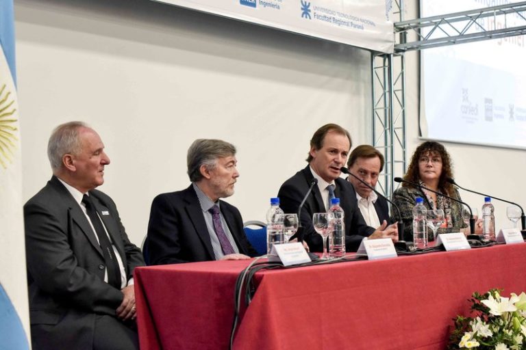 Bordet rubricó un convenio tripartito para desarrollar el parque tecnológico en Paraná