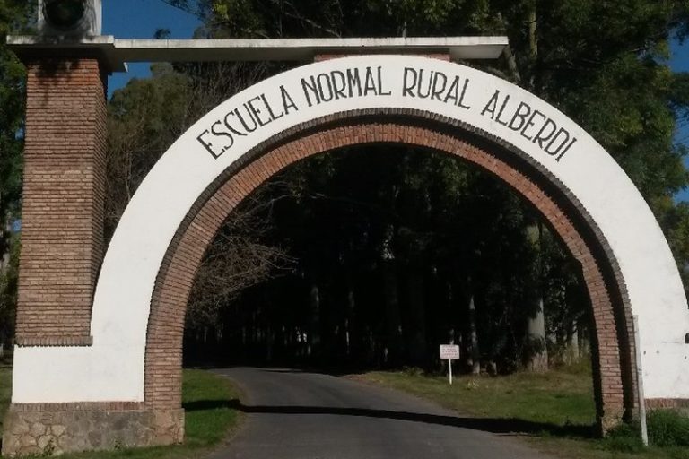 Suspendieron las clases en la Escuela Alberdi por falta de suministro de agua