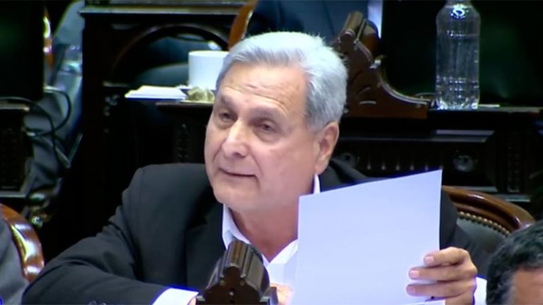 Solanas propone la creación de una Agencia para controlar el uso de agrotóxicos