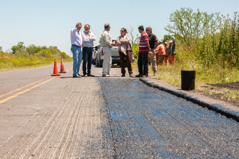 La directora de Vialidad recorrió obras en Villa Fontana y Oro Verde
