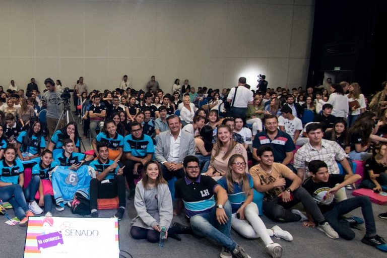 Bahl: “Desde este espacio pueden transformar su lugar en el mundo”