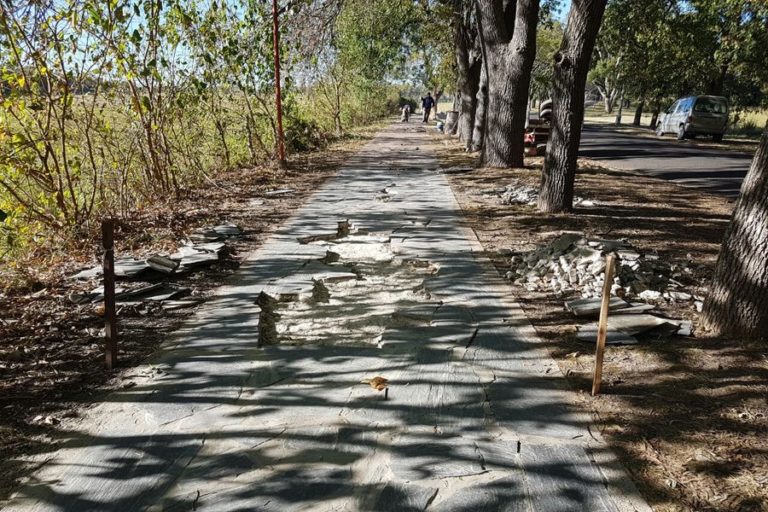 Continúa la reparación de la bicisenda hacia la Escuela Juan Bautista Alberdi