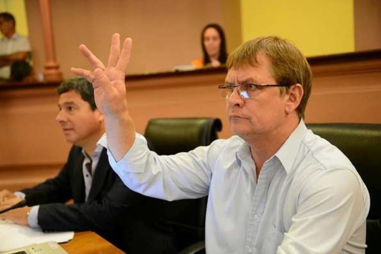 Para el diputado Koch se es “varón o mujer y no existe en el medio otra alternativa”