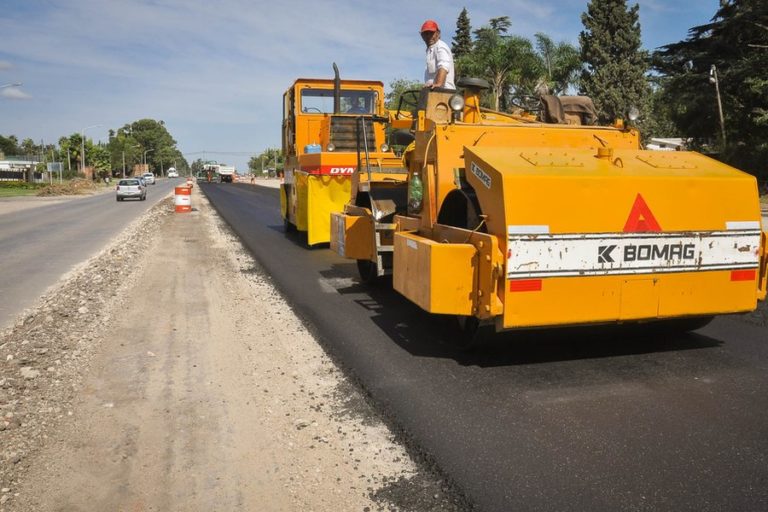 Comenzaron a colocar una capa de pavimento en 600 metros de la doble vía Paraná- Oro Verde