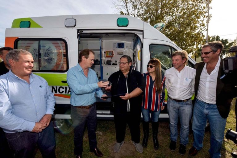 El gobierno ya entregó 10 nuevas ambulancias de las 20 compradas
