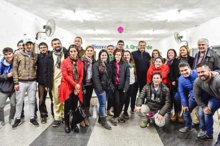 El vicegobernador Bahl entregó un aporte al Club Oro Verde