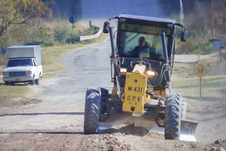 Reparación de caminos rurales en departamento Diamante
