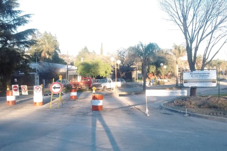 Colocaron el hormigón en el primer tramo de Av. Los Chañares