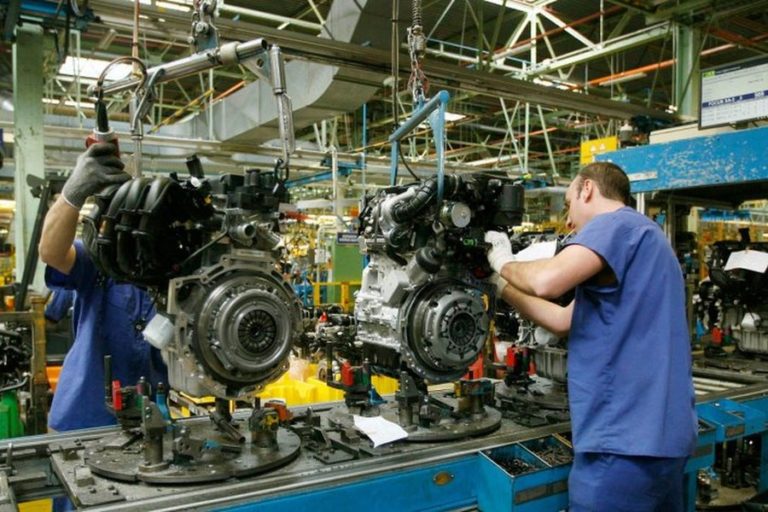 La mitad de las fábricas paradas en Argentina