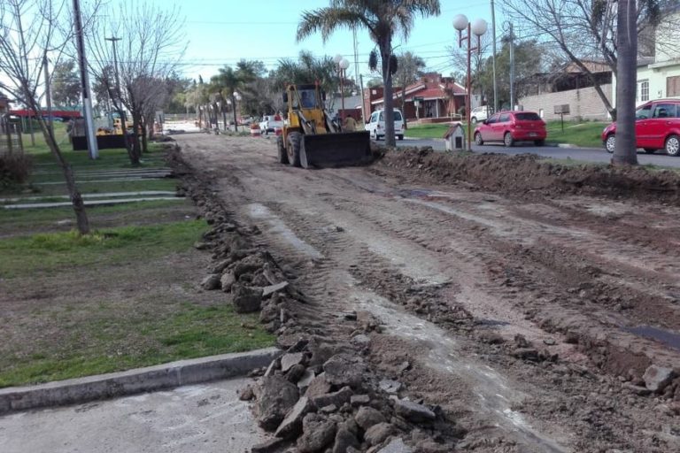 Continúa la reconstrucción de Av. Los Chañares