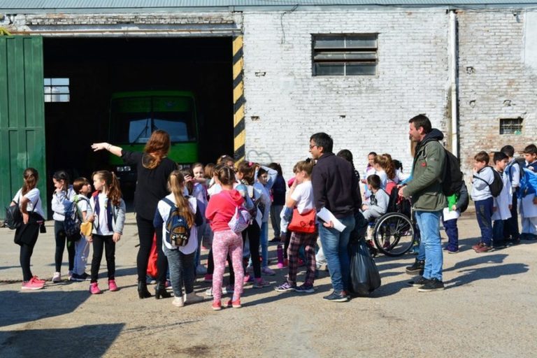 Estudiantes de tercer grado visitaron el Municipio y el HCD
