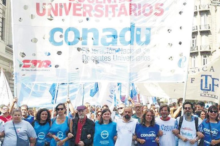 Universitarios lograron aumento salarial del 26%