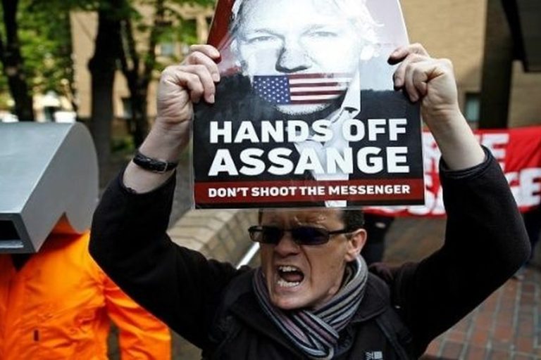 Tribunal de Londres condena a Assange a 50 semanas de prisión