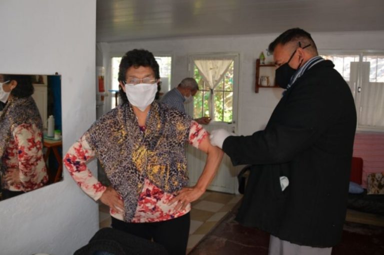 En Oro Verde continúa la campaña de vacunación domiciliaria