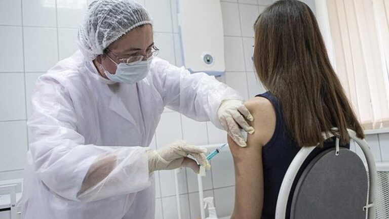 Argentina comprará 25 millones de dosis de la vacuna rusa