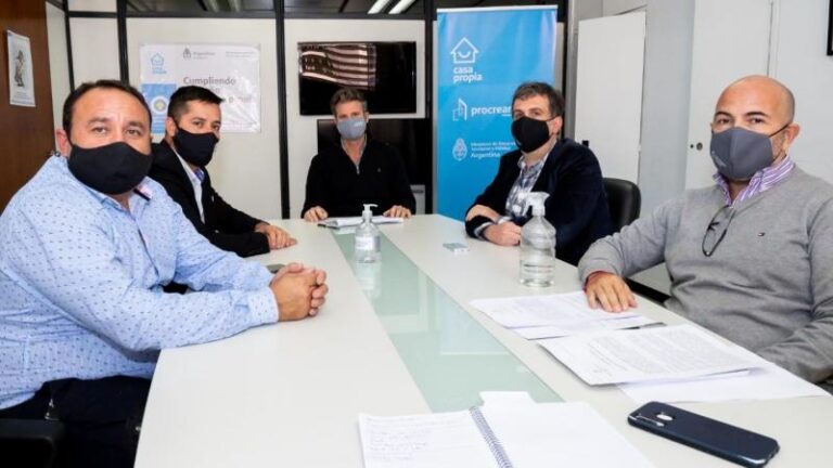 La municipalidad de Oro Verde firmó convenios con el Plan Casa Propia