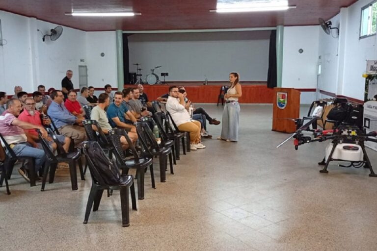 Capacitación en Control de Mosca de los Frutos para Productores Entrerrianos