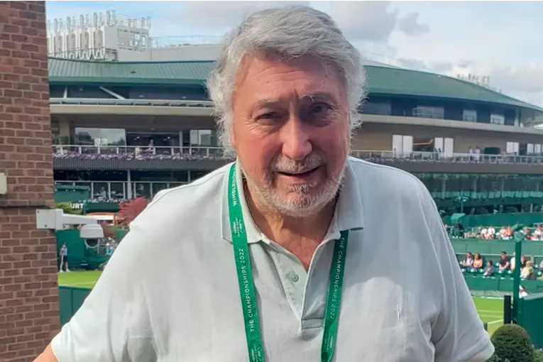 Fallece Guillermo Salatino, la histórica voz del tenis argentino
