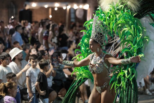 El Carnaval Entrerriano Deslumbra en La Vieja Usina: Un Espectáculo de Color y Tradición