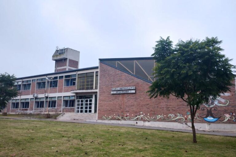 Crespo Moderniza la Infraestructura de su Escuela Secundaria