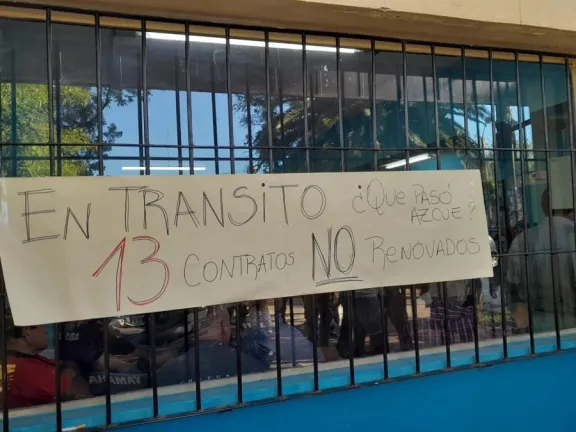 Trabajadores de Concordia se manifestaron en Tránsito en apoyo a afectados por la no renovación de contratos