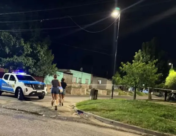 Dos adolescentes baleadas desde una moto en Paraná: una de ellas en estado grave