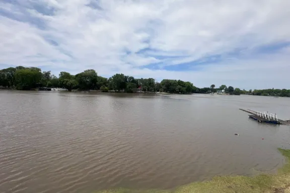 Defensa Civil monitorea el repunte del río Gualeguaychú ante la sudestada