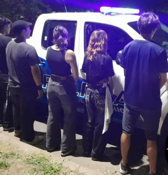 Jóvenes detenidos tras gresca con armas en una plaza de Entre Ríos