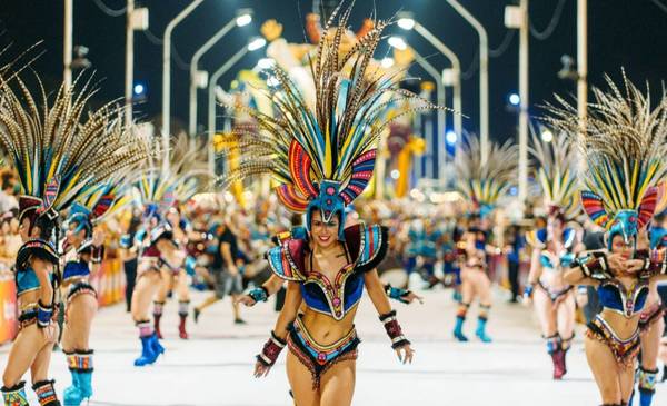 Récord de turistas en Carnaval: fin de semana XXL con más viajeros y gasoleros