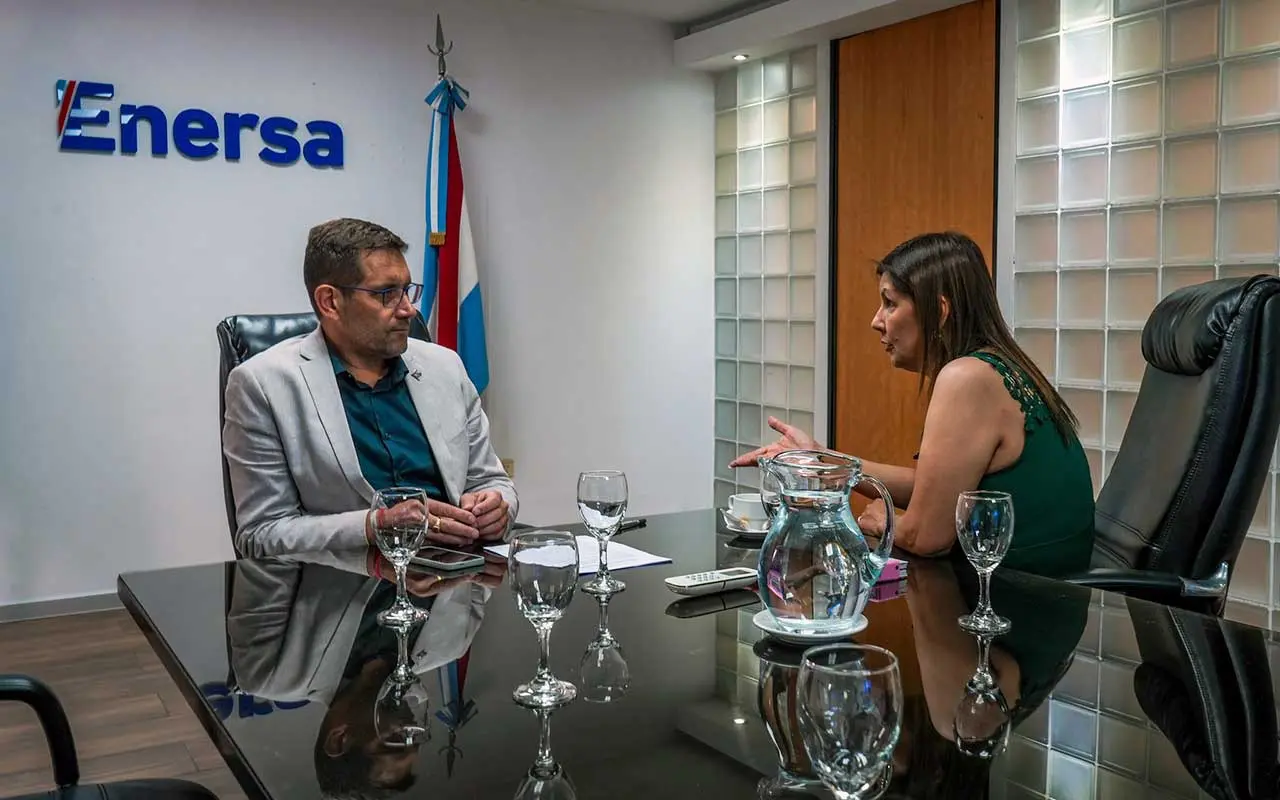 Enersa entrega luminarias LED al municipio de Ubajay para mejorar la eficiencia energética