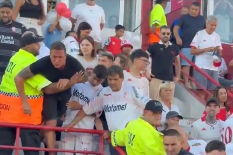 Hincha sancionado por agresión a futbolista: una medida ejemplar
