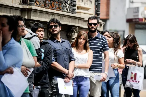 Informe vincula política económica que desalienta la producción con aumento del desempleo