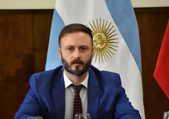 Intendente Vera Expresa Su Solidaridad con Azcué