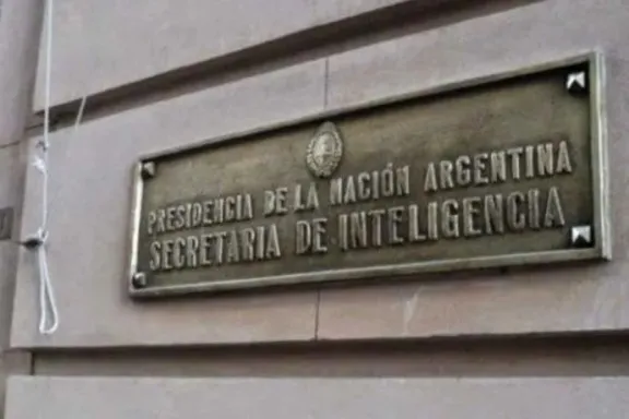 Juez Federal de Paraná rechaza suspender el DNU que amplía las facultades de la SIDE