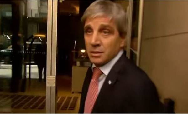 Caputo atribuye el récord de riesgo país al fantasma kirchnerista en la economía