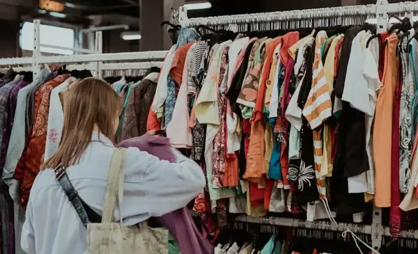 Crisis en la Industria Textil 2026: Ventas en Caída Libre y Ola de Despidos