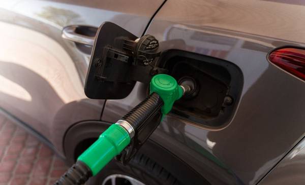 Precio de la Nafta Premium en Argentina Supera la Barrera de los $2.000