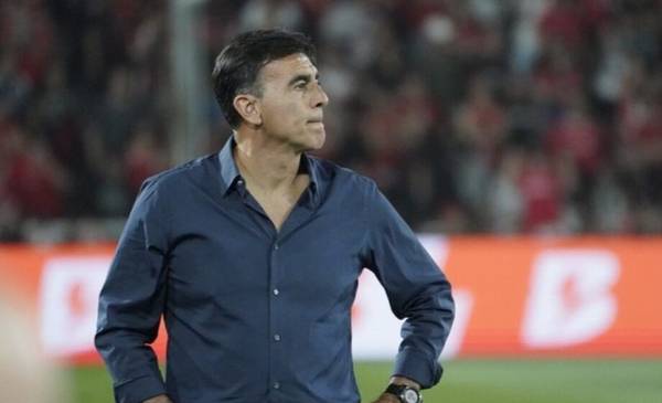 Quinteros sorprende al marcarle la cancha a Lomónaco en una definición clave