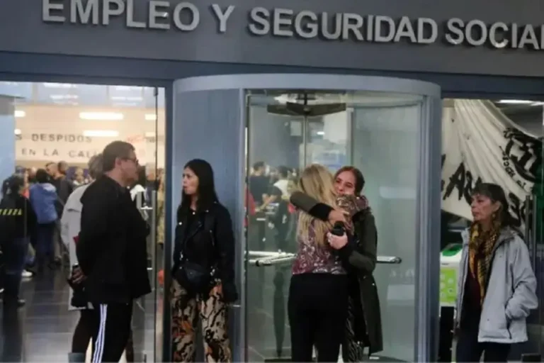 Gobierno elimina el presentismo y anuncia reducción de sueldos en el sector público