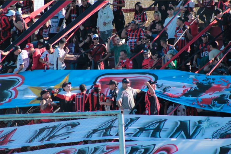 La Hinchada de Colón: Su Definición y Actitud ante el Clásico con Patronato