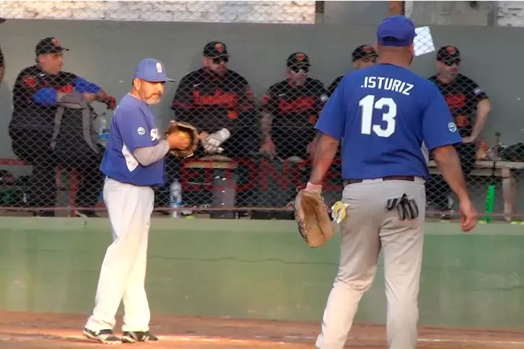 El Campeonato Nacional de Sóftbol Godoy Inicia con 31 Equipos en Competencia