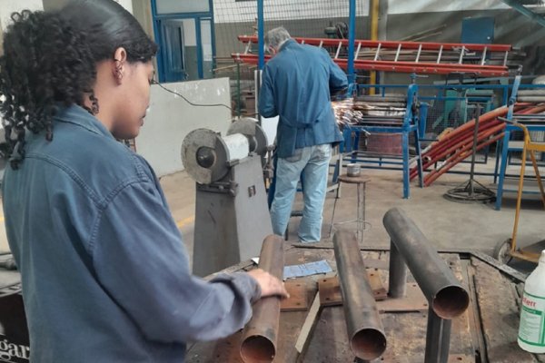 Estudiantes Renuevan Máquinas de Ejercicio en Puerto para la Comunidad